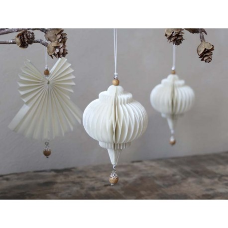 Ornament in paper w. wooden pearl