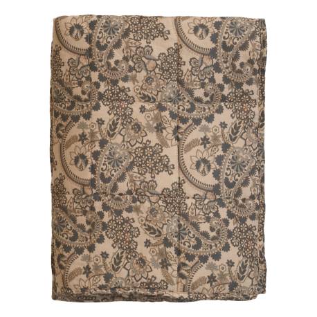 Quilt w. paisley pattern