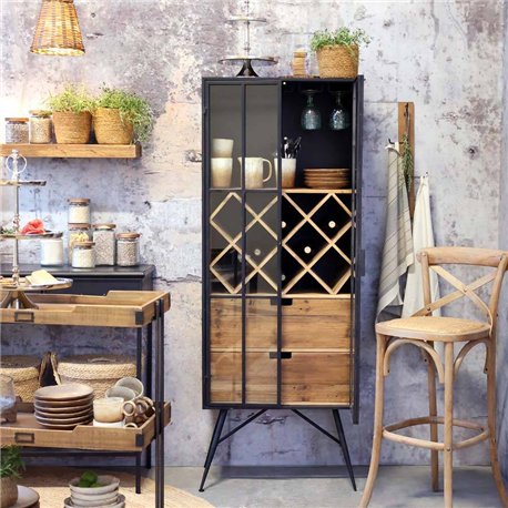 Witryna z miejscem na butelki i szklanki